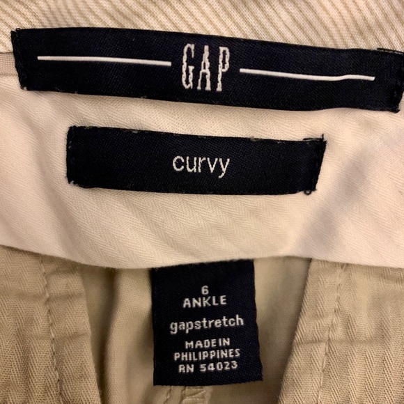 GAP Curvy Khaki Pants - Picture 4 of 4